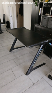 Bürotisch im Sci-Fi Stil