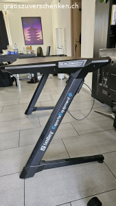 Bürotisch im Sci-Fi Stil