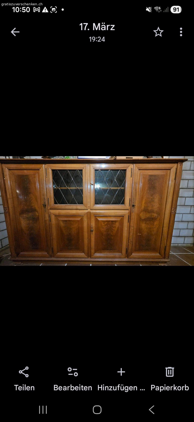 Buffet aus Massivholz. Sehr schönes und gut erhaltenes Buffet aus Massivholz.
Ddr linke Innenraum ist beleuchtet.
Masse:
Länge: 223 cm
Höhe: 135 cm
Tiefe: 51 cm