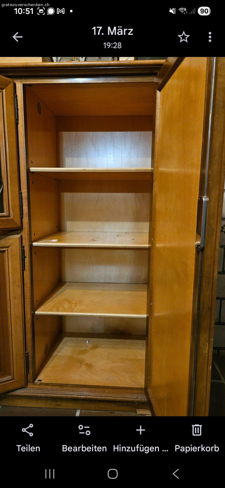 Buffet aus Massivholz. Sehr schönes und gut erhaltenes Buffet aus Massivholz.
Ddr linke Innenraum ist beleuchtet.
Masse:
Länge: 223 cm
Höhe: 135 cm
Tiefe: 51 cm