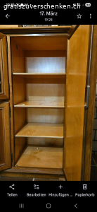 Buffet aus Massivholz. Sehr schönes und gut erhaltenes Buffet aus Massivholz.
Ddr linke Innenraum ist beleuchtet.
Masse:
Länge: 223 cm
Höhe: 135 cm
Tiefe: 51 cm