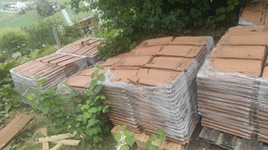 Ca. 1’200 Ton-Dachziegel / rund 80 m² Dacheindeckung