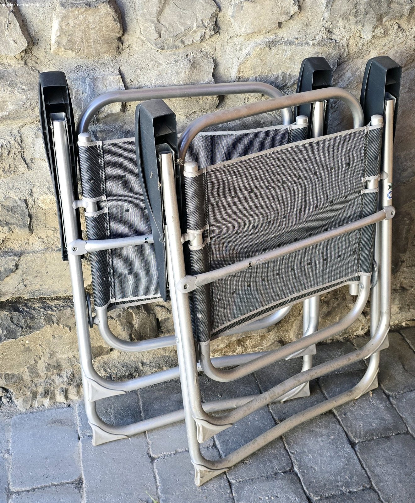 Camping-Stühle. 2 Camping-Stühle
müssen abgeholt werden