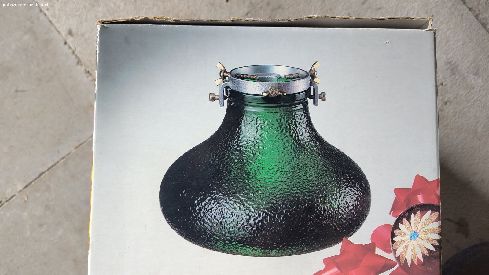 Christbaumständer. Christbaumständer aus Glas, grün, für Bäume bis 180cm
intakt, keine Absplitterungen