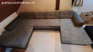 Couch, Sofa 355x195 cm. Ich möchte mein Sofa schenken. Es lässt sich in drei Teile zerlegen und hat die Masse 355 x 195 cm. Bei Interesse erreichen Sie mich unter der Telefonnummer oder per E-Mail… Patrik.