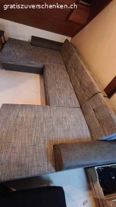 Couch, Sofa 355x195 cm. Ich möchte mein Sofa schenken. Es lässt sich in drei Teile zerlegen und hat die Masse 355 x 195 cm. Bei Interesse erreichen Sie mich unter der Telefonnummer oder per E-Mail… Patrik.