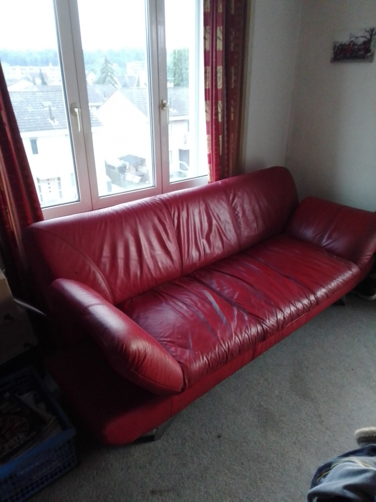 Couch. Rote zweier und dreier Leder Couch gebraucht aber noch im gutem zustand