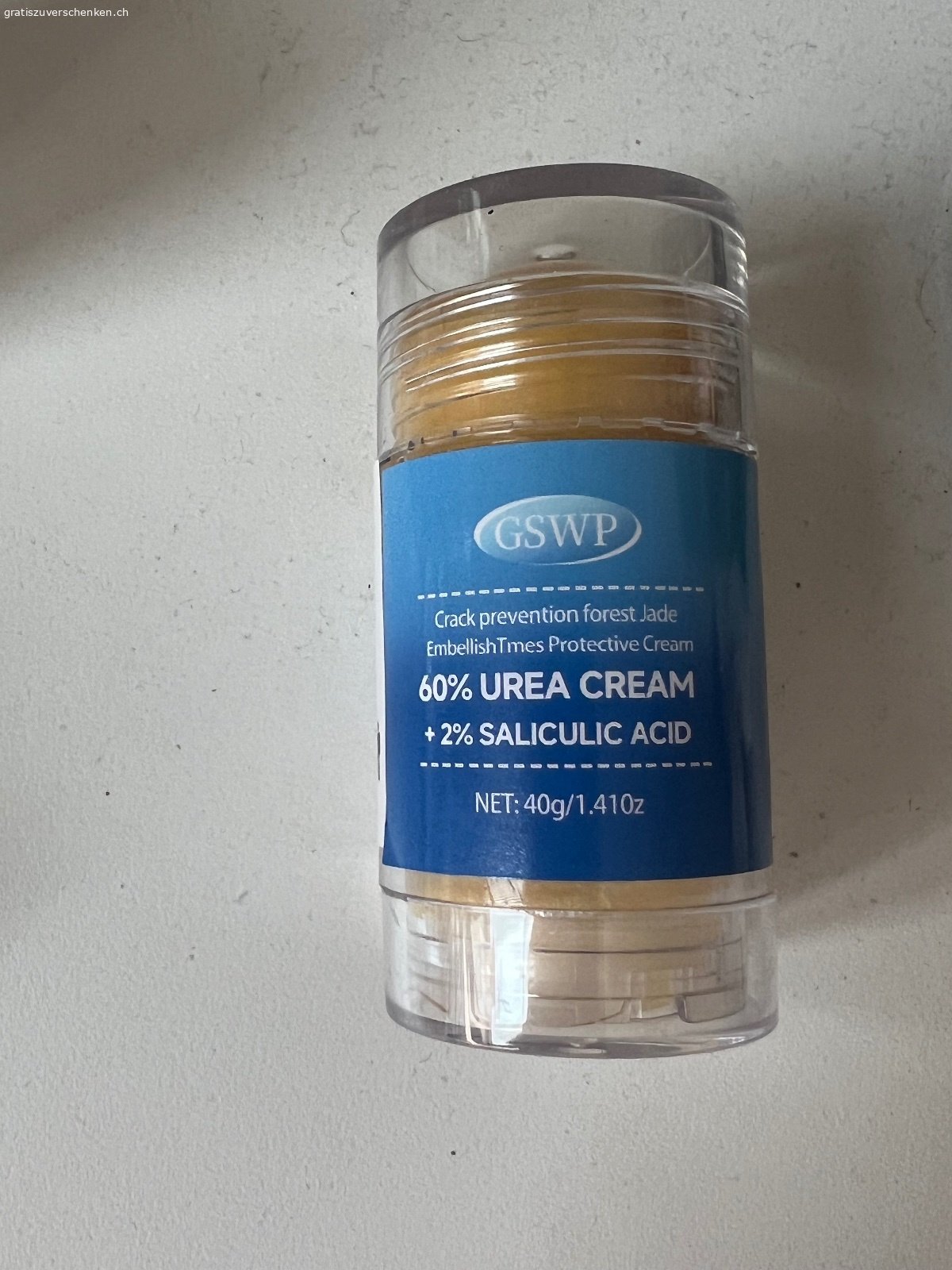 Crèmes diverses à donner. Crèmes diverses