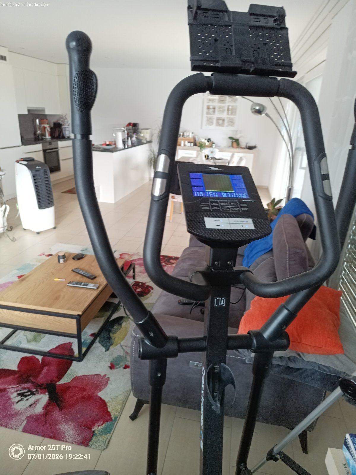 Crosstrainer. zum Verschenken ein Crosstrainer von Aldi Vollelektronisch mit verschiedene Programme