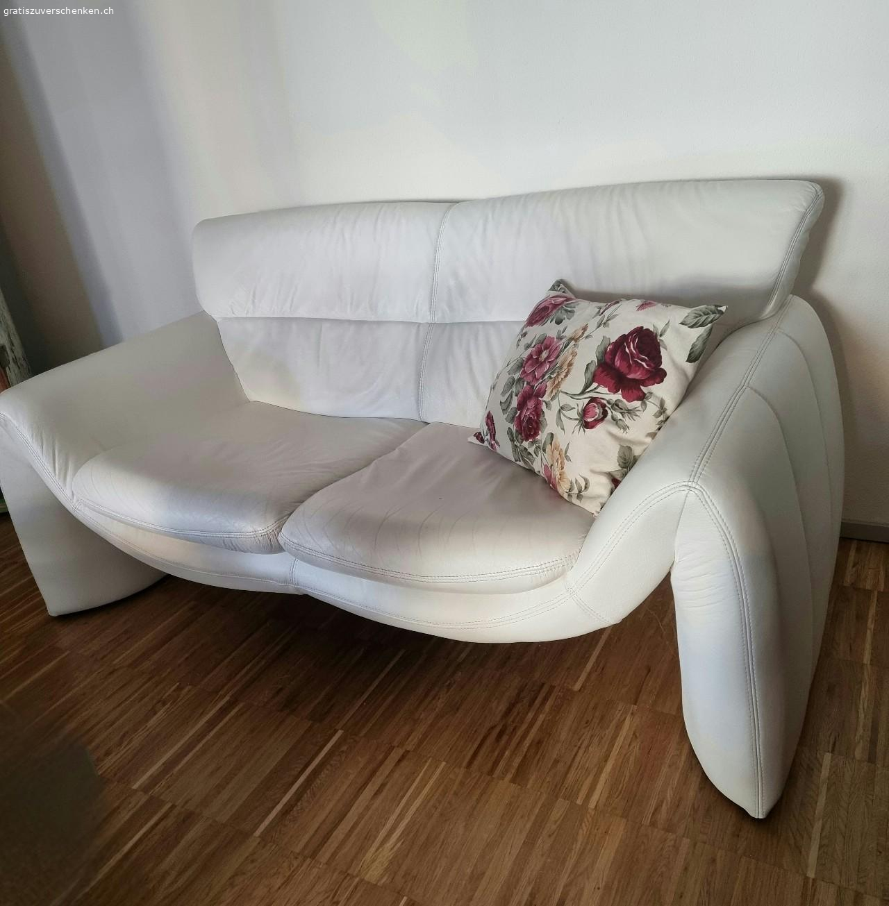 Designer Couch. Grösse 170 x 85 x 80 cm Farbe weiss
Echt italienisches Leder, sehr guter Zuatand, keine Flecken,  keine Beschädigungen.