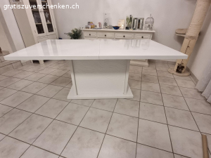 Designer Esstisch hochglanz. Esstisch weiss 180cm x 100cm zum ausziehen. (Verlängerung 45cm). Höhe 75.5 cm. Kann je nach Bedarf beleuchtet werden. Mit Gebrauchsspuren.

Muss in 4618 Boningen abgeholt werden