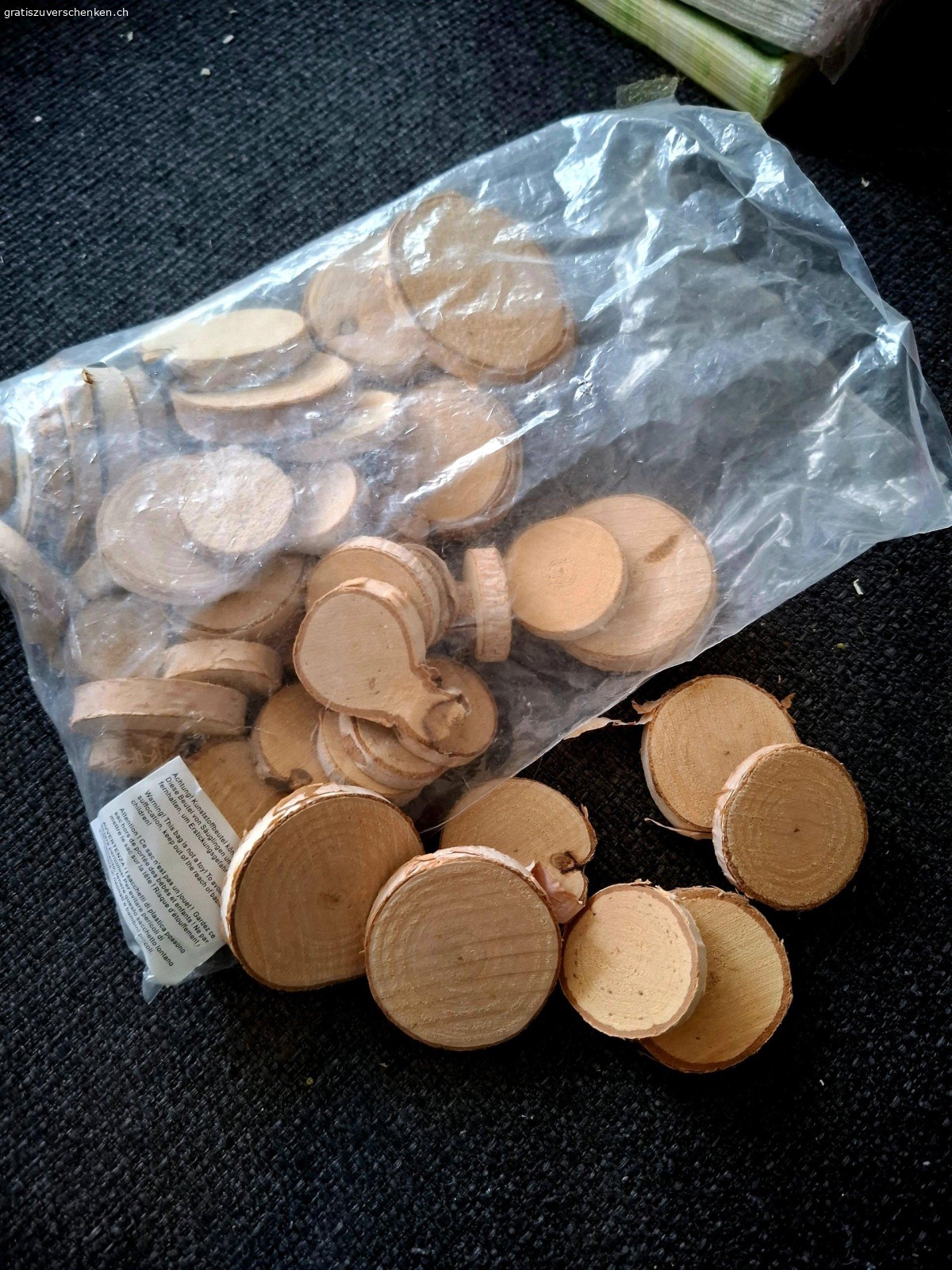 Diverse Bastelsachen. Herbst Artikel, Birkenscheiben, Pfeifenputzer, Servietten New Born und Just Married, Dekosand

Kann auch einzeln abgeholt werden.