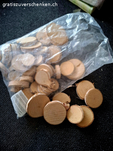 Diverse Bastelsachen. Herbst Artikel, Birkenscheiben, Pfeifenputzer, Servietten New Born und Just Married, Dekosand

Kann auch einzeln abgeholt werden.