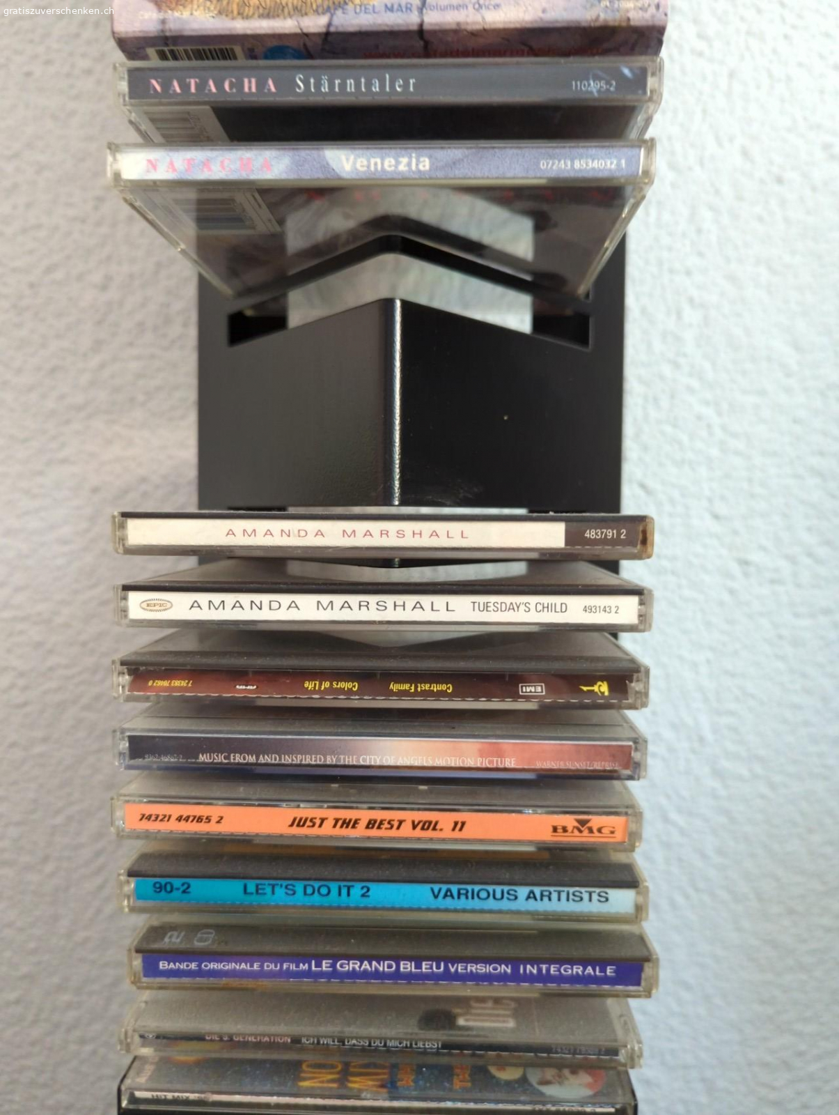 Diverse CD's und CD- Ständer. Diverse CD's und CD- Ständer gemäss Fotos zu verschenken