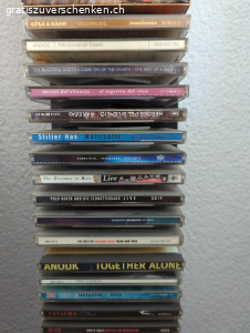 Diverse CD's und CD- Ständer. Diverse CD's und CD- Ständer gemäss Fotos zu verschenken