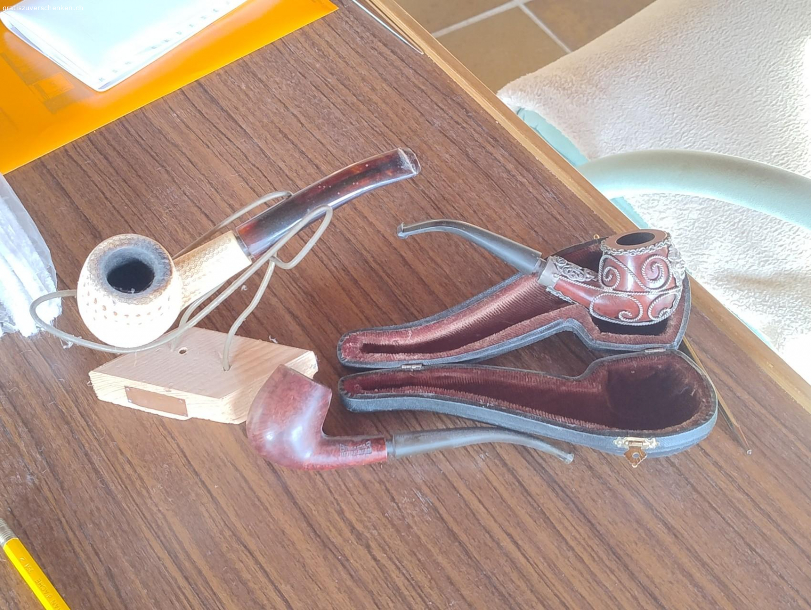 Diverse Pfeifen. Benutzt, aber noch gut zu nutzen