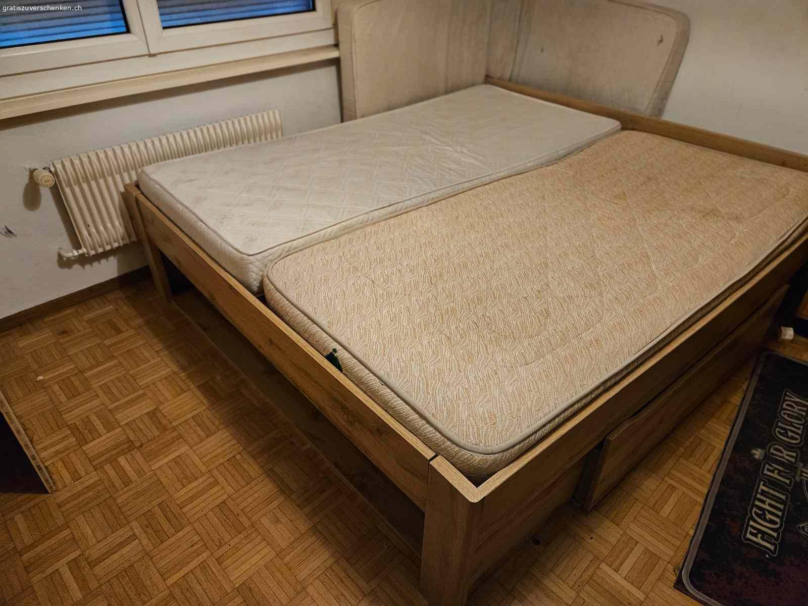 Doppelbett. Zu verschenken