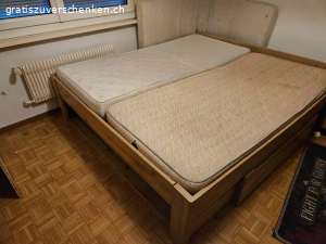 Doppelbett. Zu verschenken