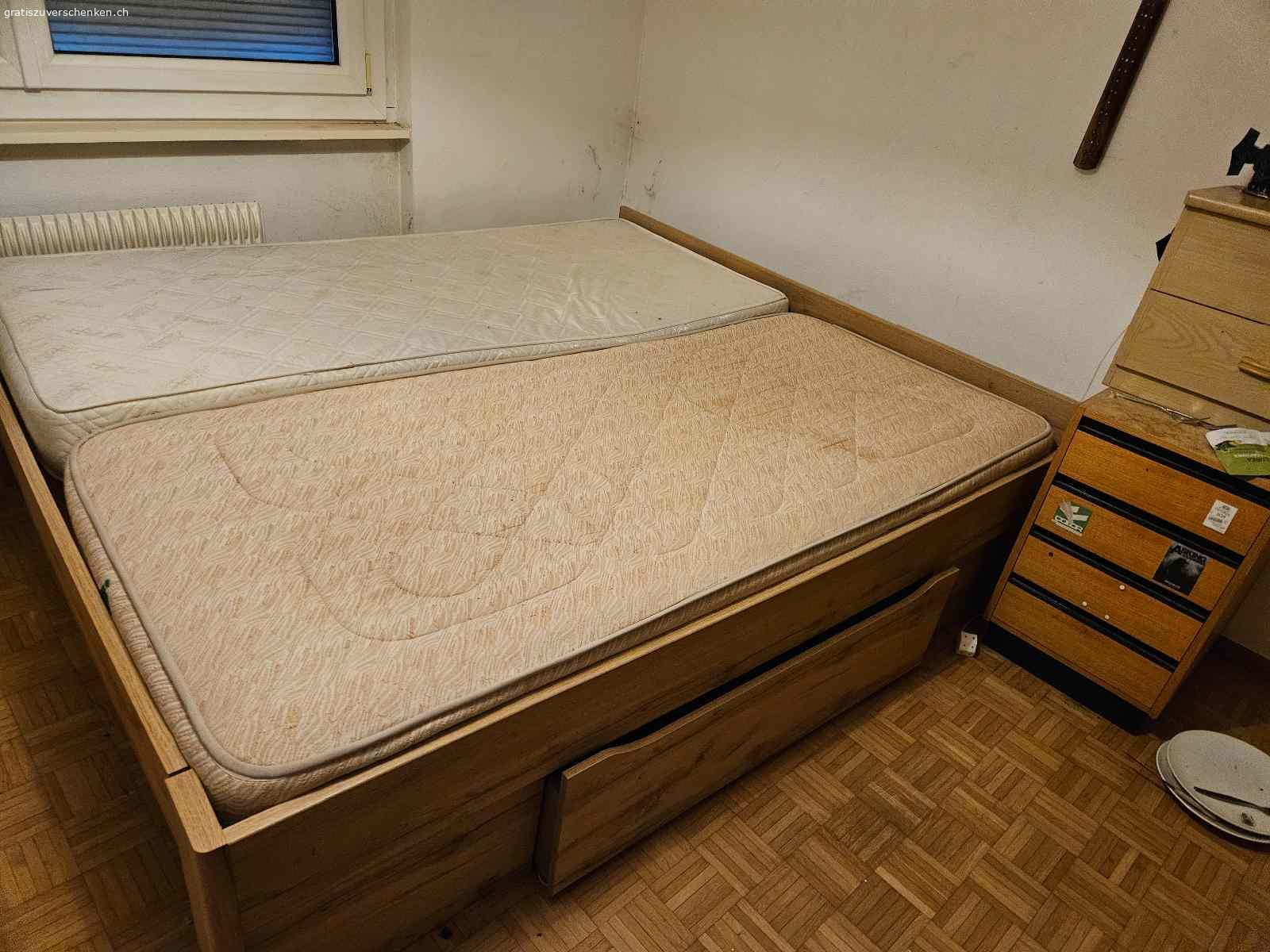 Doppelbett. Zu verschenken