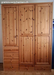 Dreitüriger Schrank