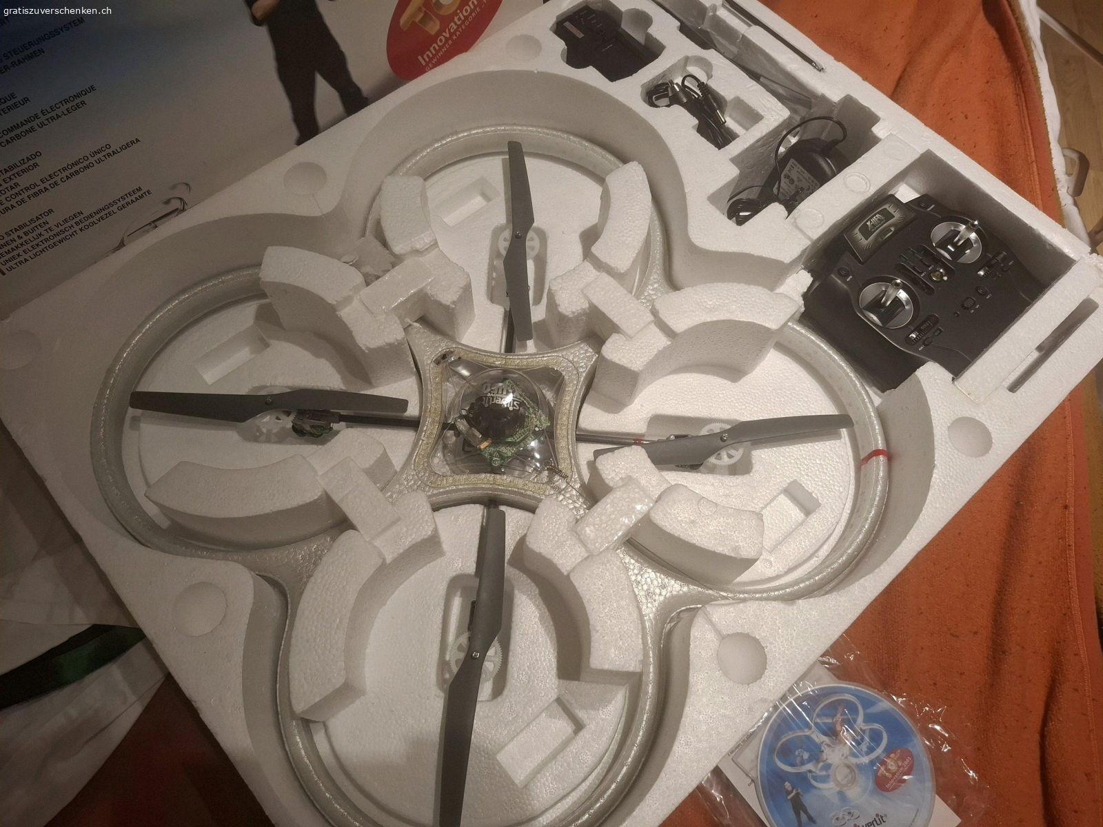 Drohne für Bastler. Leider ist der Akku weg.
Ansonsten vollständig. Vielleicht kann ja noch jemand was damit anfangen.