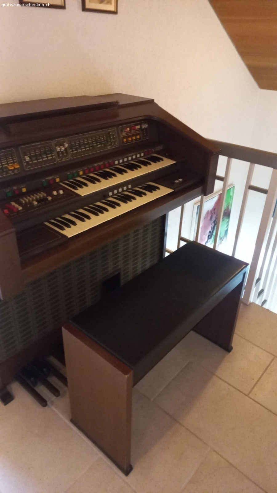 Elekr. Orgel. Solina F 218, mit Orgelstuhl, in gutem Zustand da wenig gebraucht