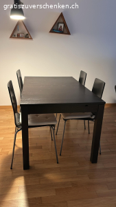 Esstisch ausziehbar plus Stuhlen