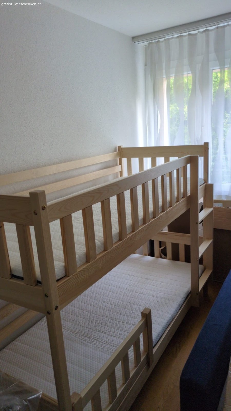 Etagenbett (Kajütenbett) zu verschenken. Neuwertiges Etagenbett für Kinder inkl. Matratzen gratis abzugeben.
Es ist gebraucht aber in sehr gutem Zustand.
Muss abgeholt werden. (ohne Duvet und Kissen)