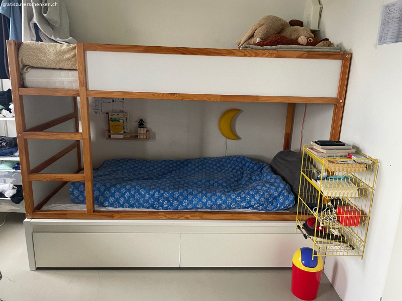 Etagenbett mit Schubladen zu verschenken
