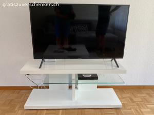 Fernsehmöbel und Fernseher