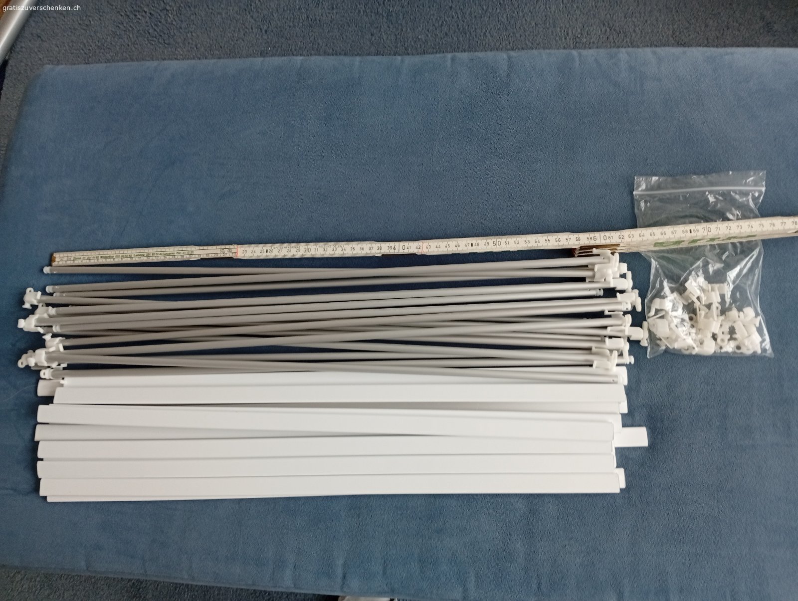 Flächenvorhänge mit Aufhängsystem. Diverse Flächenvorhänge mit Aufhängsystem HONGKONG 3 von micasa.
Breite der Stoffbahnen 60 cm, Höhe ca. 240 cm
Weiss und blau aus Polyester-Tüll.
Weiss, Himbeer und Gelb = Reines Leinen.
Auch einzel erhältlich, bitte anfragen.