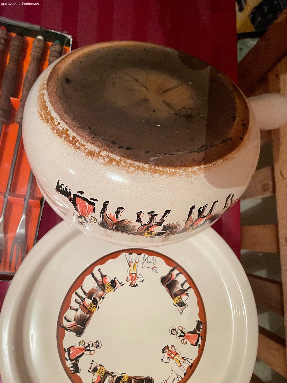 Fondue Set. Fondue Set zu verschenken 
Bestehend aus Pfanne , 6 Teller und 6 Gabeln