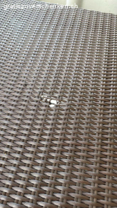 Gartentisch zum Verschenken. Ich verschenke einen Gartentisch Gratis
Ist in einem guten zustand hatt aber ein kleines brandloch auf dem Tisch man sieht es auf dem Bild.
Man muss den Tisch selber abholen wenn jemand intressiert ist schreibt mich an:)