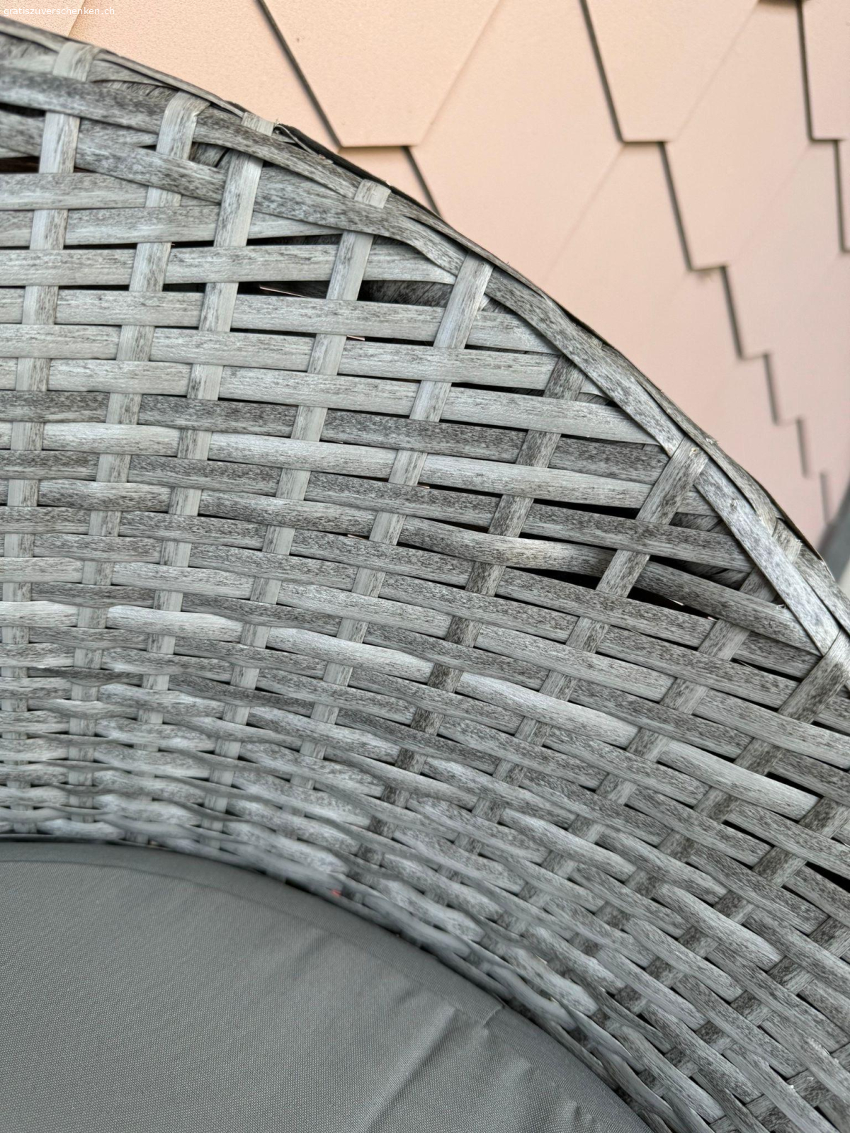 Gebrauchte Lounge zu verschenken. Gebrauchte Lounge zu verschenken.
Es hat leichte Gebrauchspuren. Sonst vernünftig guter Zustand. 

Glasplatte für den Tisch ist inbegriffen und intakt. 
Sitzkissen sind auch inbegriffen.