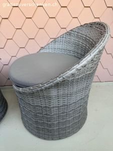 Gebrauchte Lounge zu verschenken. Gebrauchte Lounge zu verschenken.
Es hat leichte Gebrauchspuren. Sonst vernünftig guter Zustand. 

Glasplatte für den Tisch ist inbegriffen und intakt. 
Sitzkissen sind auch inbegriffen.