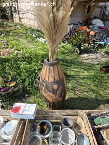 Diverses, Gefässe, Töpfe, Körbe. Wegen Umzug verschiedene Sachen, Gefässe und Töpfe. Wird laufend neue Sachen dazu gestellt.Abzuholen an der Silbergruebstrasse 7 in Mönchaltorf. Stehen draussen.Töpfe sind gebraucht und kommen aus dem Keller.