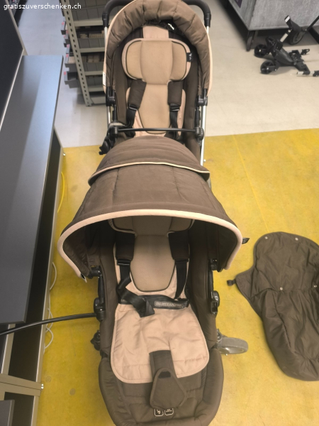 Geschwisterkinderwagen mit diversen Zubehörteilen