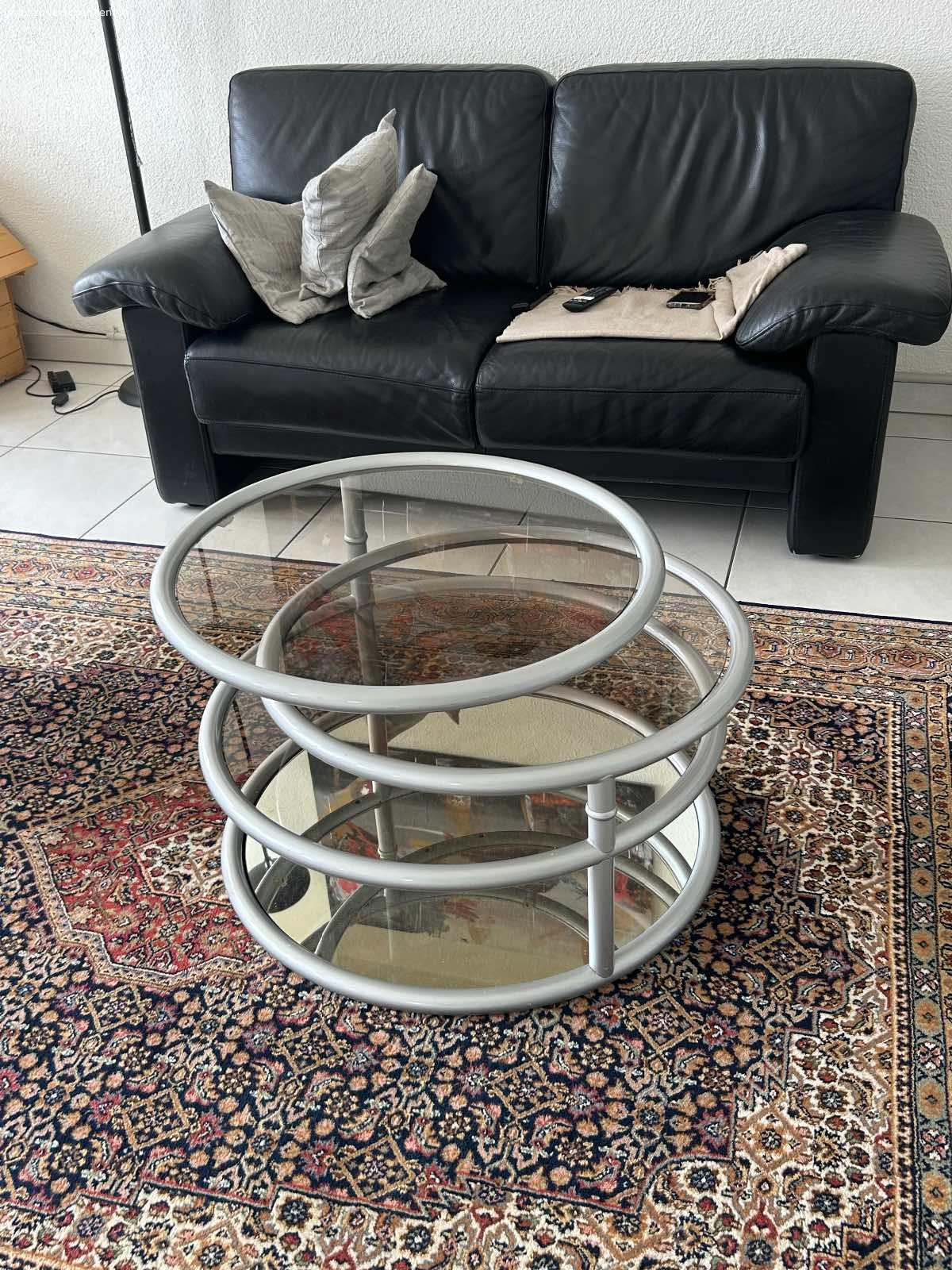 Glastisch. Glastisch hat Gebrauchsspuren
muss abgeholt werden