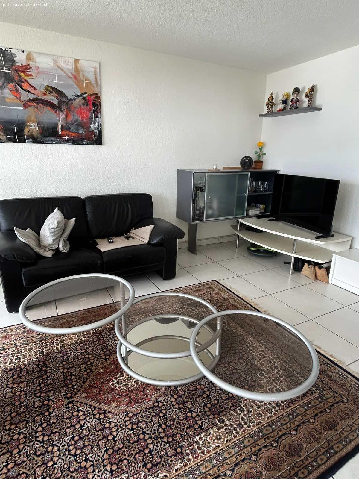 Glastisch. Glastisch hat Gebrauchsspuren
muss abgeholt werden