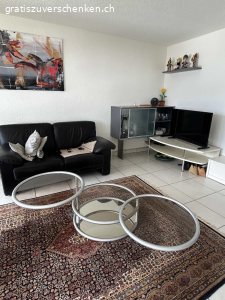 Glastisch. Glastisch hat Gebrauchsspuren
muss abgeholt werden