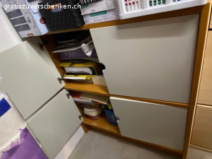 Gratis Aktenschrank, Regal, Holzbett, Schreibtisch etc.