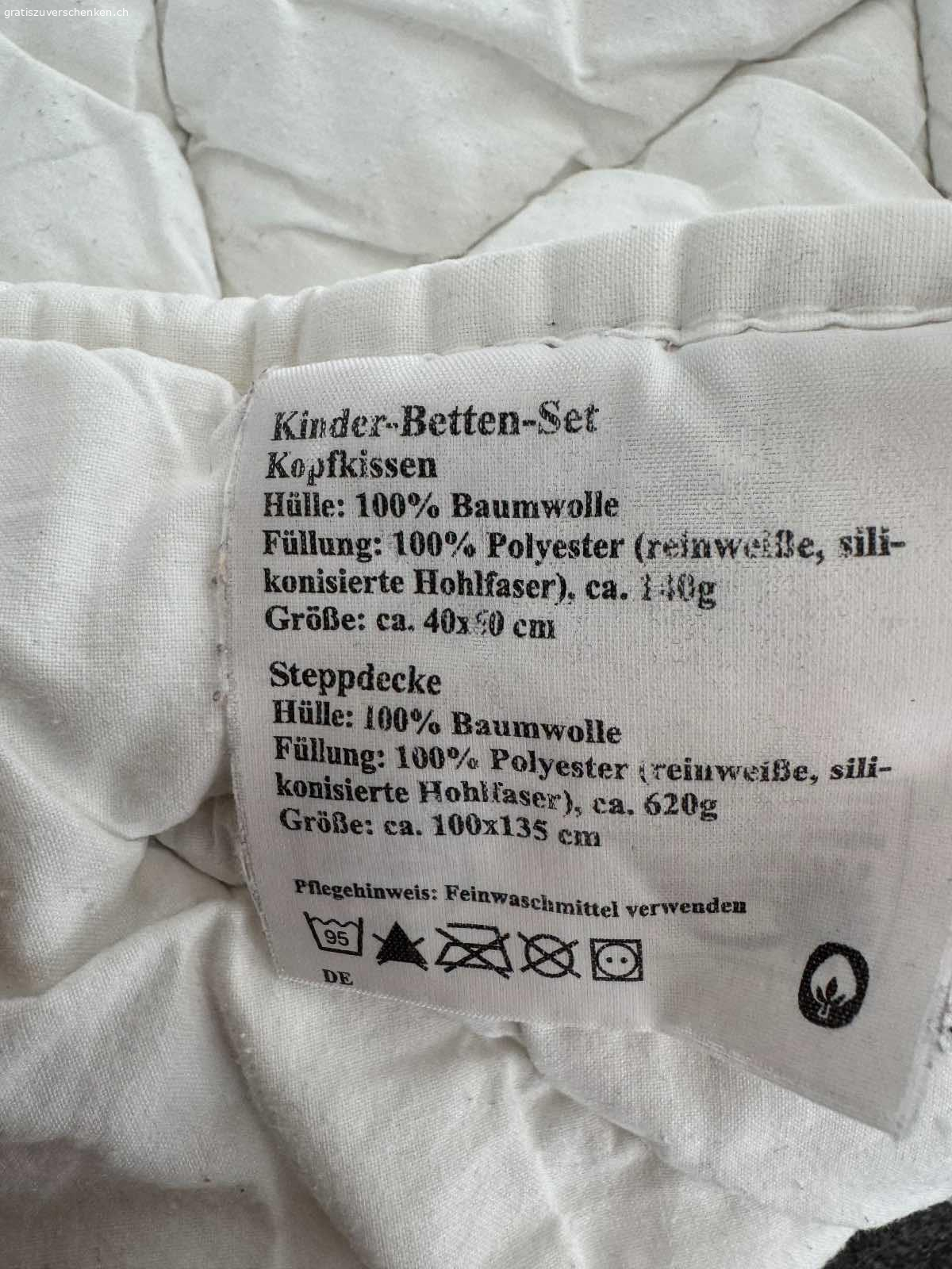 Gratis Baby Bettdecke, Milchpumpe, Flaschen, Plüschtiere. Abholung oder Versand für 10.-
Alles in gutem Zustand bereit für eine weitere Runde