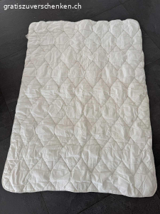 Gratis Baby Bettdecke, Milchpumpe, Flaschen, Plüschtiere. Abholung oder Versand für 10.-
Alles in gutem Zustand bereit für eine weitere Runde