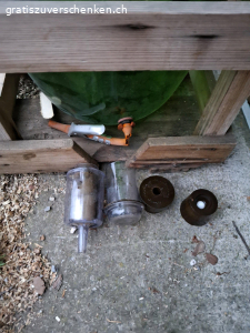 gratis Glasflasche. mit Zubehör
Zustand siehe Fotos