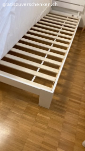 Gratis Holzbett weiss 180x200cm