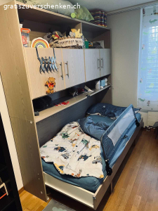 Gratis Schrank-, Klappbett 90*200. Normale Gebrauchsspuren
Leselampe funktioniert…
Breite 214cm
Höhe 206cm
Tief 40cm (geschlossen)
Matratze 200*90
Muss bis am 23.04.26 abgeholt werden!!!