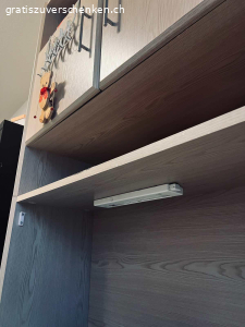 Gratis Schrank-, Klappbett 90*200. Normale Gebrauchsspuren
Leselampe funktioniert…
Breite 214cm
Höhe 206cm
Tief 40cm (geschlossen)
Matratze 200*90
Muss bis am 23.04.26 abgeholt werden!!!