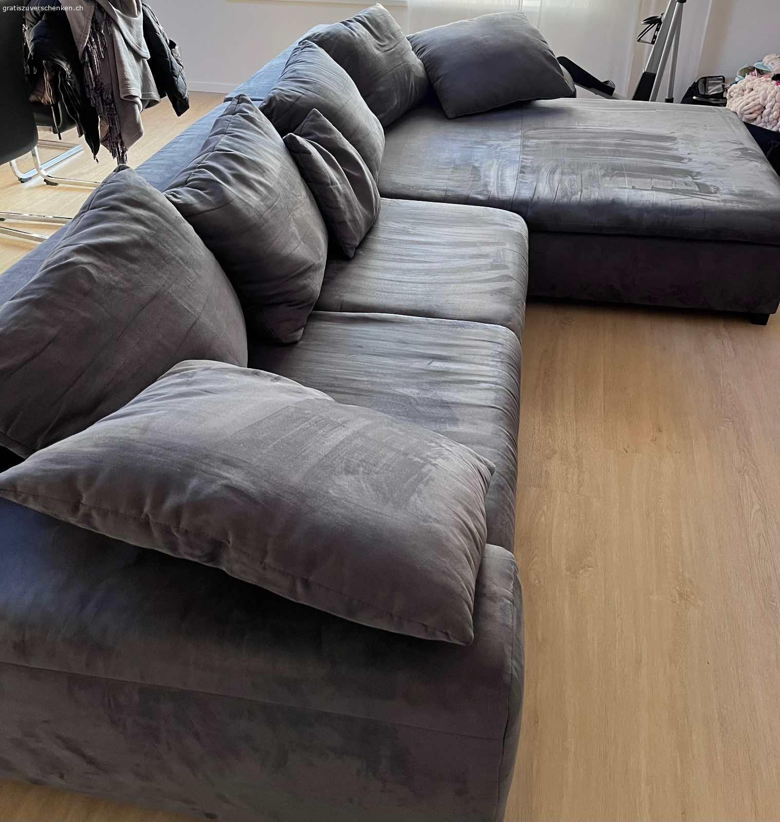 Gratis Sofa per sofot!. Gratis Sofa abzuholen, gut erhalten. Vereinzelt kleine Flecken, siehe Foto
Muss selbst in Felben TG abgeholt werden (1 Treppe)