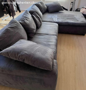 Gratis Sofa per sofot!. Gratis Sofa abzuholen, gut erhalten. Vereinzelt kleine Flecken, siehe Foto
Muss selbst in Felben TG abgeholt werden (1 Treppe)