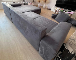 Gratis Sofa per sofot!. Gratis Sofa abzuholen, gut erhalten. Vereinzelt kleine Flecken, siehe Foto
Muss selbst in Felben TG abgeholt werden (1 Treppe)